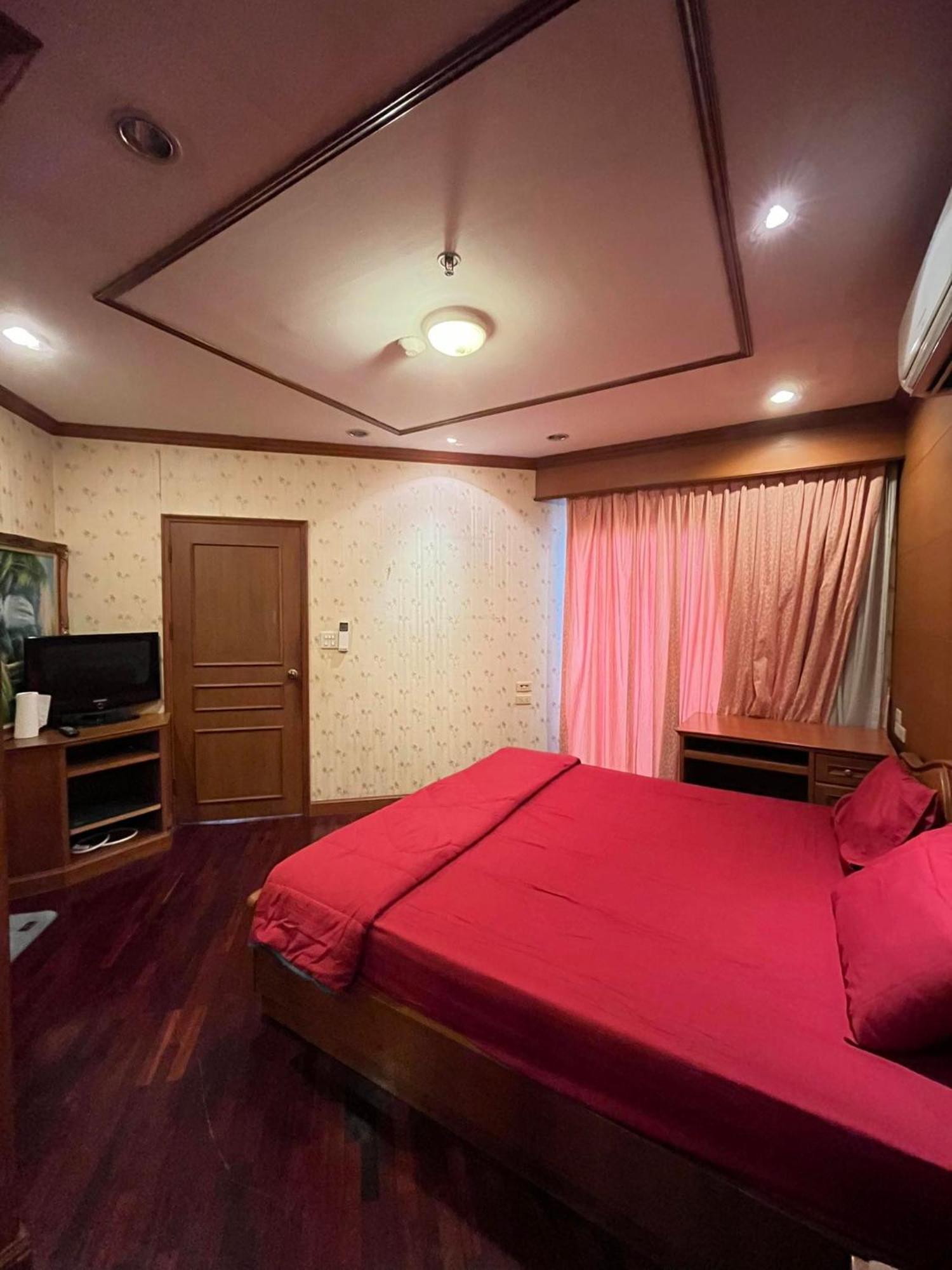 Grand Diamond Condo Suites Бангкок Экстерьер фото